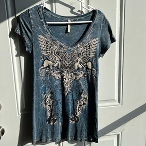 Excellent condition women’s short sleeve American Age tee. Size medium